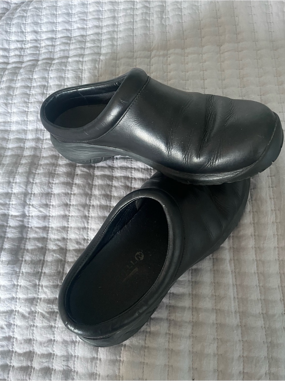 Merrell Black Leather Clogs Size 9 | Q Grip Slip-On Mules